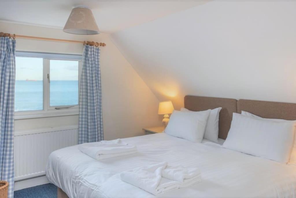 The Old Boat House, Seaview - Seafront Three Bedroom Cottage With Separate Two Bedroom Annexe 外观 照片