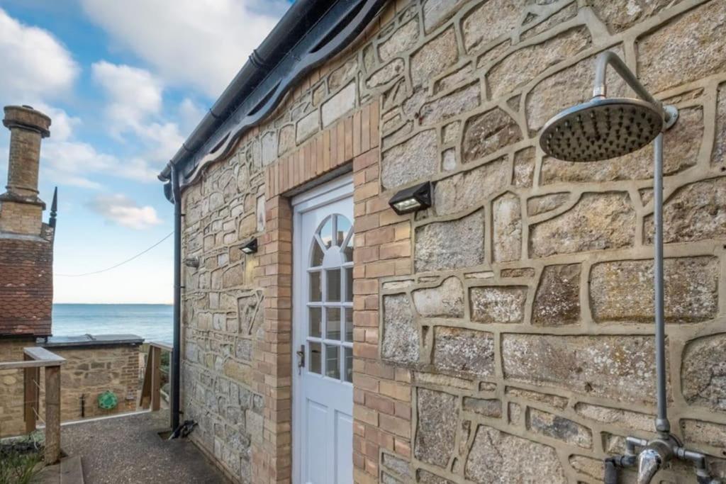 The Old Boat House, Seaview - Seafront Three Bedroom Cottage With Separate Two Bedroom Annexe 外观 照片