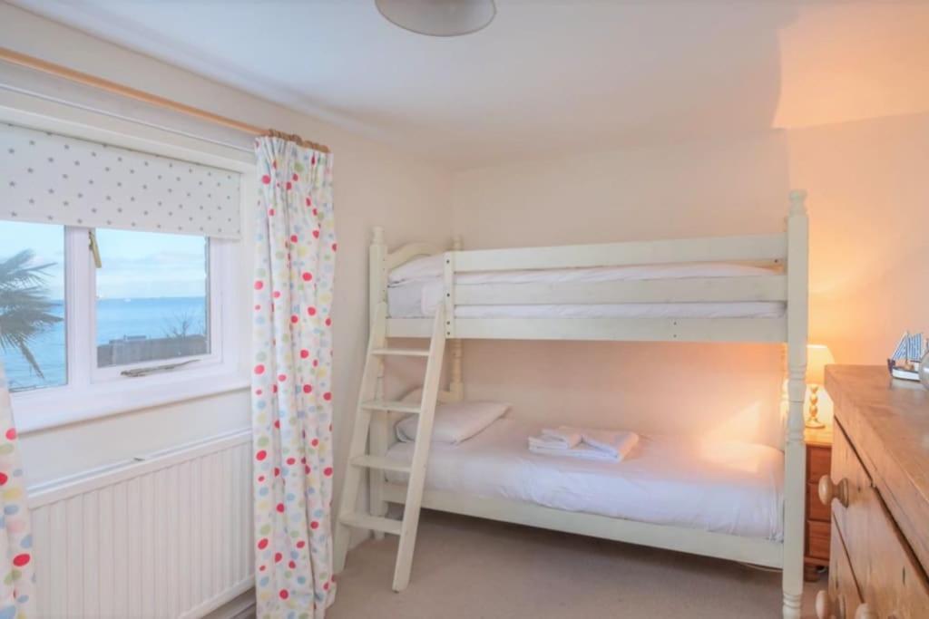 The Old Boat House, Seaview - Seafront Three Bedroom Cottage With Separate Two Bedroom Annexe 外观 照片