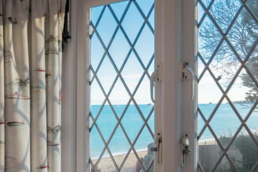 The Old Boat House, Seaview - Seafront Three Bedroom Cottage With Separate Two Bedroom Annexe 外观 照片