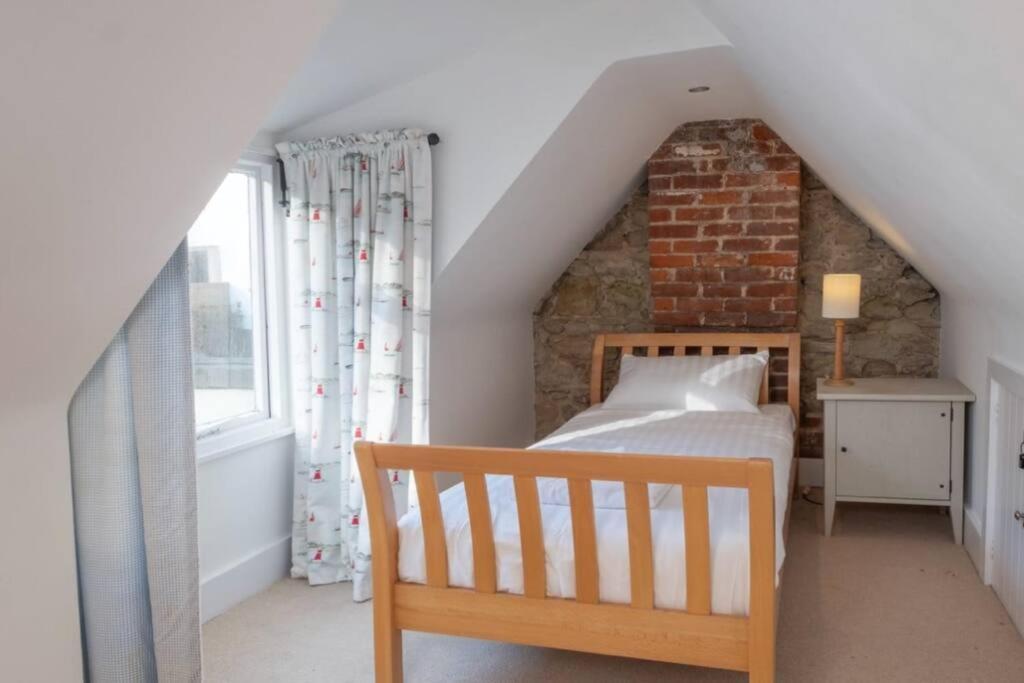 The Old Boat House, Seaview - Seafront Three Bedroom Cottage With Separate Two Bedroom Annexe 外观 照片